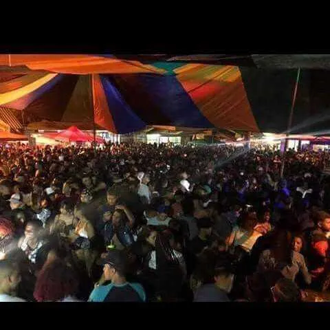 Baile começou no domingo e perdurava até esta manhã