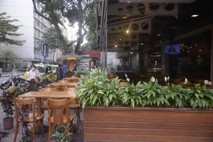 Imagem ilustrativa da imagem Maricá libera bares e restaurante até 23h com música ao vivo