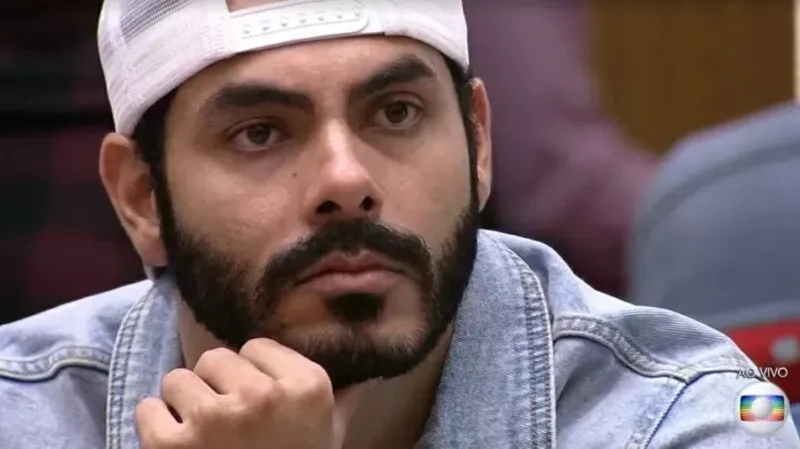 O cantor sertanejo Rodolffo foi eliminado do "BBB 21" com 50,48% dos votos
