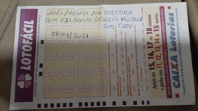 Imagem ilustrativa da imagem Carteira perdida com R$ 1,8 mil no Terminal de Niterói é devolvida: 'Atitude elegante'