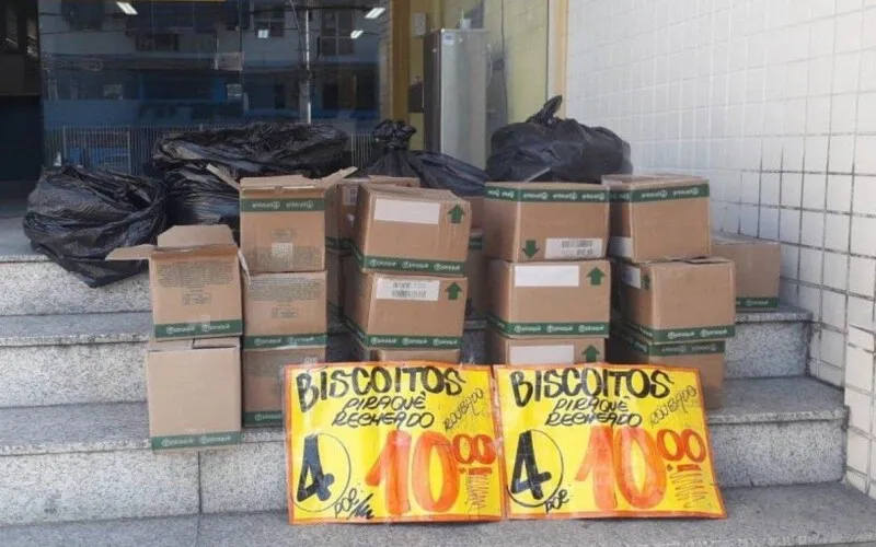 As investigações do caso seguem em busca de outros ambulantes pela venda de mercadorias roubadas. 