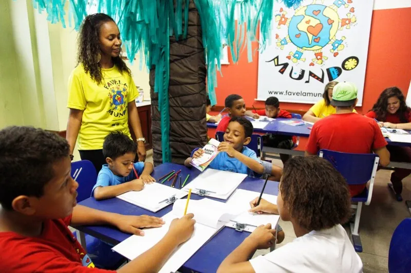 Imagem ilustrativa da imagem Dia Mundial da Educação: Ong Favela Mundo promove atividades gratuitas para crianças