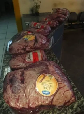 Imagem ilustrativa da imagem Mulher é presa por roubar 16 peças de carne em Araruama