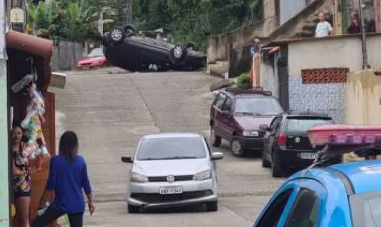 Imagem ilustrativa da imagem Polícia investiga caso de casal que teve carro metralhado ao entrar em comunidade