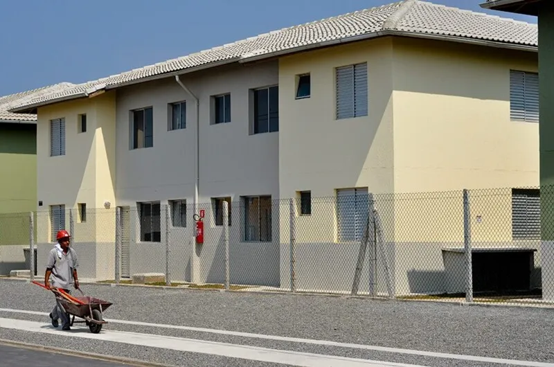 Imagem ilustrativa da imagem 'Minha Casa Minha Vida' vira 'Casa Verde e Amarela': lei é sancionada
