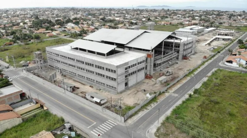 O prefeito de Maricá visitou a obra nesta sexta-feira