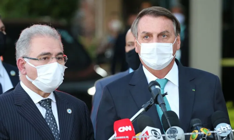 O ministro da Saúde, Marcelo Queiroga, e o presidente, Jair Bolsonaro