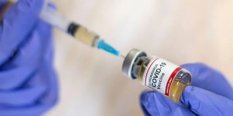 Imagem ilustrativa da imagem Butantan e Fiocruz paralisam produção de vacinas por falta de insumo
