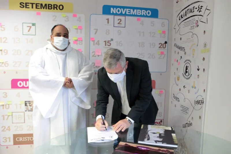 . Nesta terça-feira, o prefeito de Niterói, Axel Grael, e o reitor do Santuário Cristo Redentor, Padre Omar, assinaram um termo de cooperação