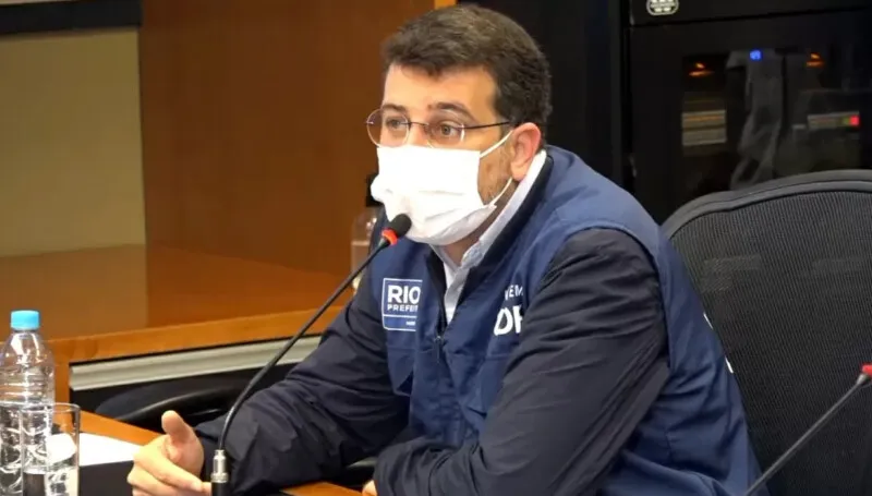 Secretário afirmou que consultará o comitê científico