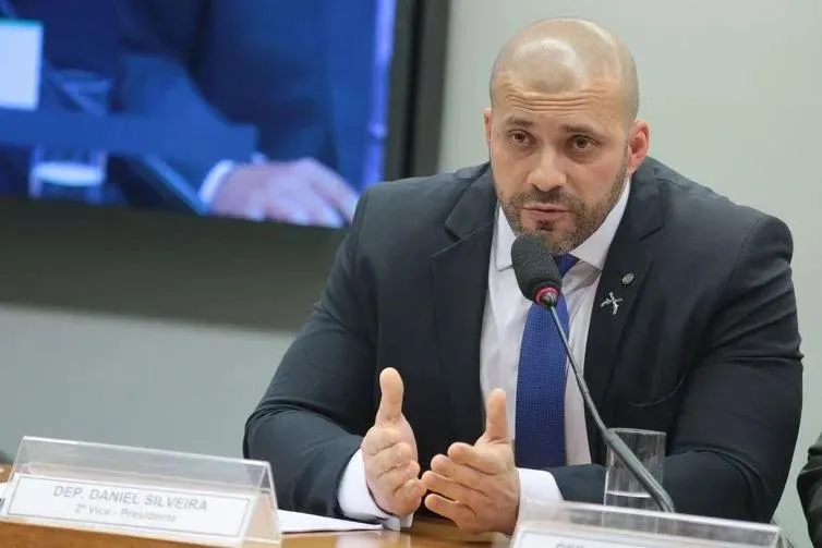 Imagem ilustrativa da imagem Alexandre Moraes concede prisão domiciliar para deputado Daniel Silveira