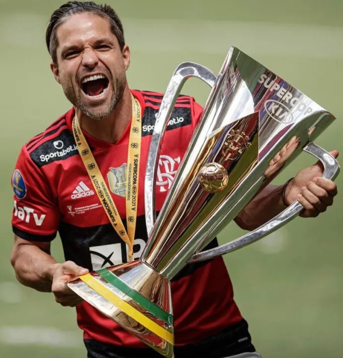 O contrato de Diego com o Flamengo termina em dezembro deste ano.