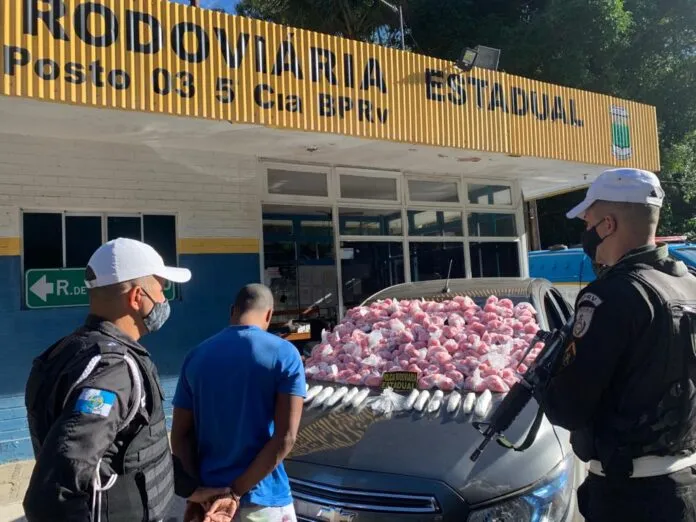 Imagem ilustrativa da imagem PM apreende drogas em carro de aplicativo na estrada Maricá-Saquarema