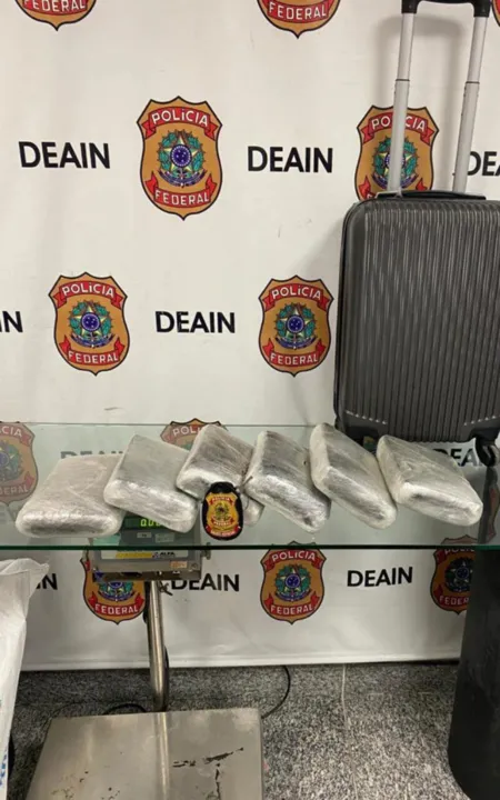 Imagem ilustrativa da imagem Polícia Federal prende um homem com 7kg de maconha no Galeão