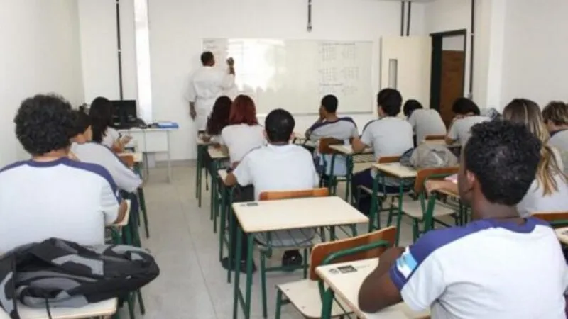 Imagem ilustrativa da imagem Após oito anos de espera, profissionais da Educação estadual ganham reajuste no auxílio-alimentação