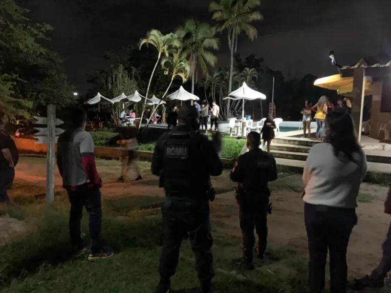 Além deste evento, um bar na Vila Nova foi autuado por descumprir o horário de fechamento, previsto no Decreto