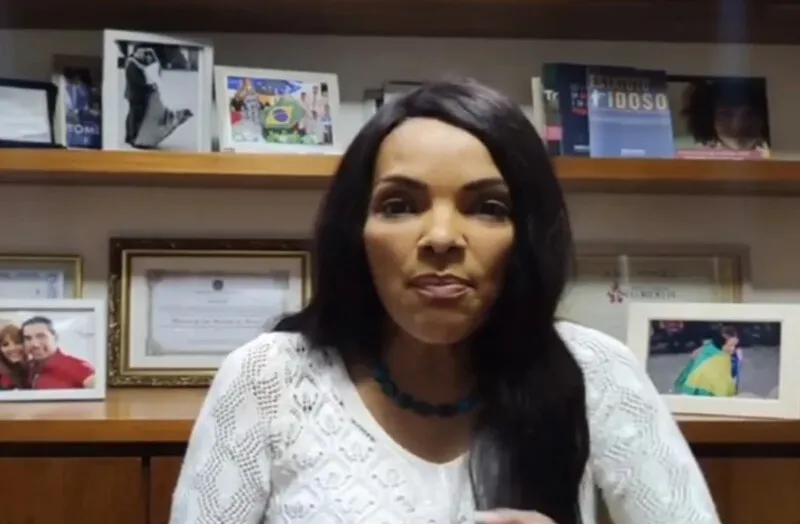 Parlamentar diz que não vai desistir da carreira política