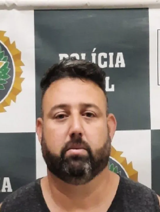 Ele responderá por posse ilegal de arma e envolvimento na morte dos capitães