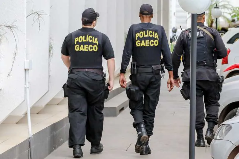 Os mandados de prisão e de busca e apreensão foram expedidos pela Vara Criminal de Maricá
