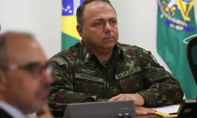 Imagem ilustrativa da imagem Pazuello recusa ajuda de assessores e vai depor de farda da CPI da Covid