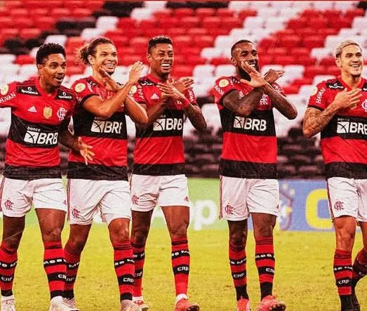 Com dois gols de Bruno Henrique, o Flamengo vence em casa.
