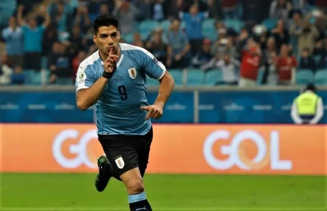 Atacante Luis Suárez é artilheiro da seleção