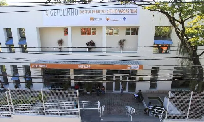 Crianças vêm sendo atendidas em cadeiras