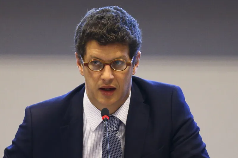 Ministro é alvo de operação da PF