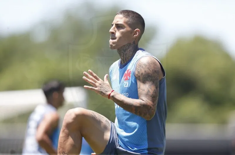 Carlinhos tinha contrato até o fim de 2022, mas acertou rescisão na terça