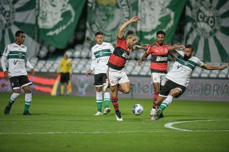 O clube carioca não enfrentou grandes dificuldades em campo, e abriu o placar nos 15 minutos do primeiro tempo.