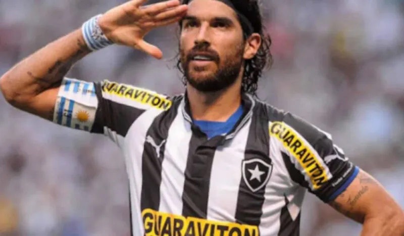 Loco Abreu atuou no Botafogo entre 2010 e 2012