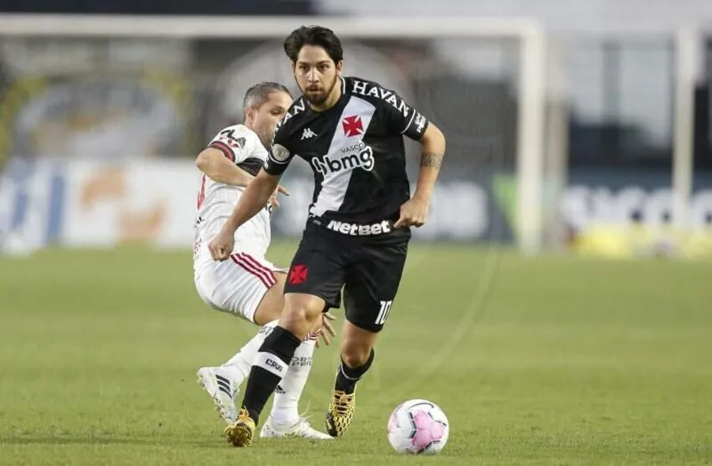 Argentino Martín Benitez renovou com a equipe carioca e já deve atuar na partida deste sábado (16)