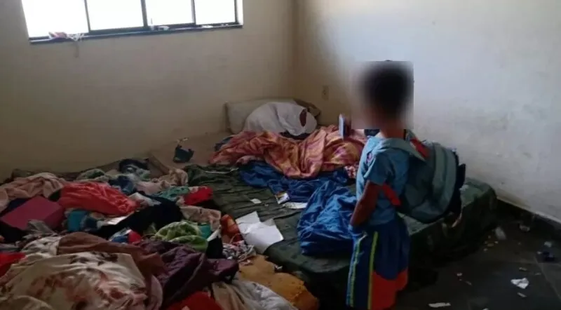 Menino foi trancado dentro do imóvel