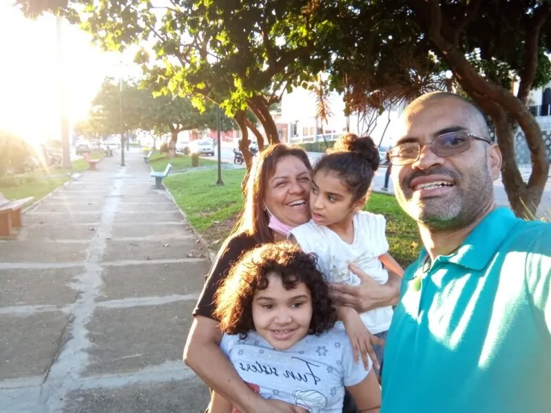 As duas meninas foram diagnosticadas com autismo, paralisia cerebral e epilepsia