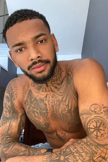 Nego do Borel mostrou as partes íntimas durante live no Instagram