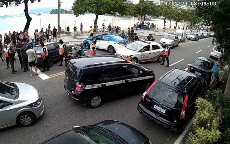 Imagem ilustrativa da imagem Urgente: suspeito é morto em perseguição policial na orla de Niterói