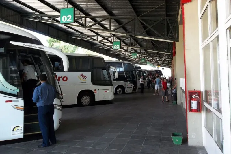 Imagem ilustrativa da imagem Trio é preso por compra e revenda ilegal de passagens na Rodoviária do Rio