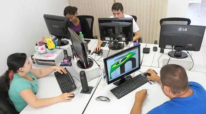 As vagas são abertas e fechadas em tempo real e, por conta da concorrência, muitas se encerram rapidamente