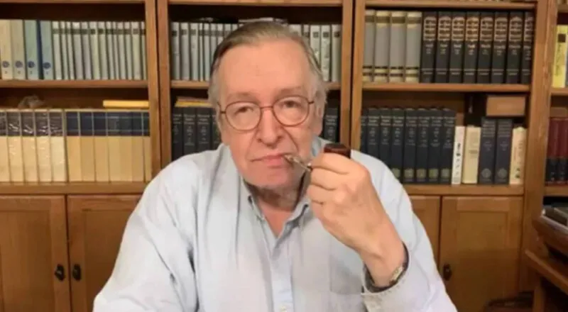 Escritor não posta na rede social desde a última segunda-feira (18)