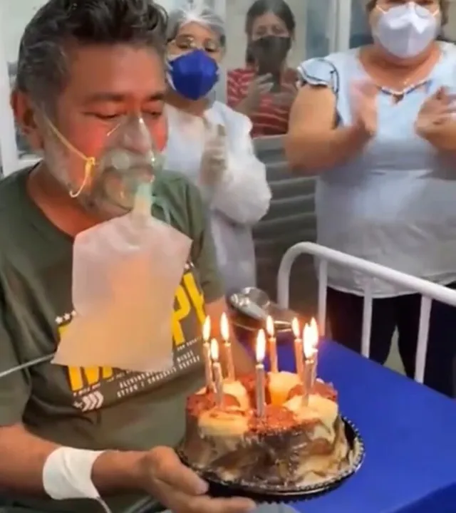 O homem que aparece no vídeo tem 57 anos e foi internado após contrair a doença