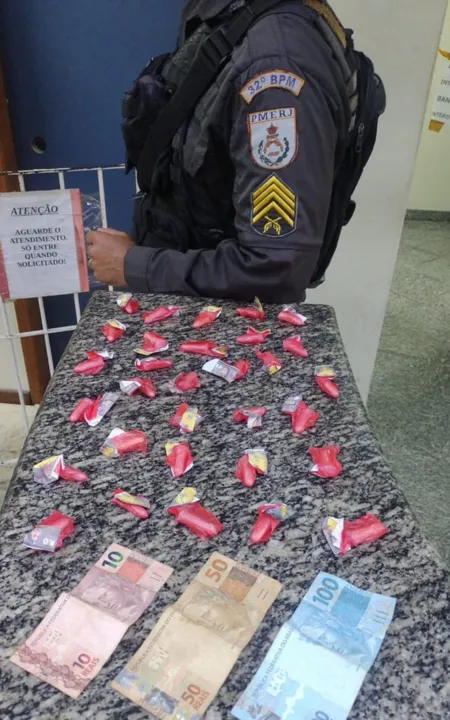 O material encontrado pelos agentes foi apresentado à Polícia Civil