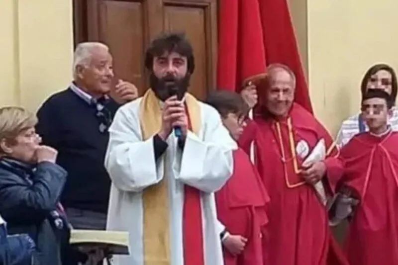 Imagem ilustrativa da imagem Padre revela estar apaixonado por uma mulher durante missa na Itália