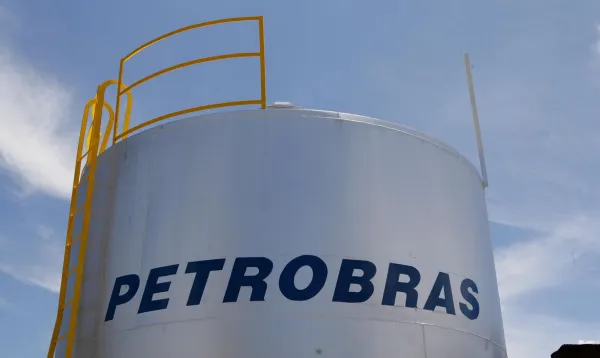 Imagem ilustrativa da imagem Gasolina e diesel ficam mais baratos hoje (1) nas refinarias