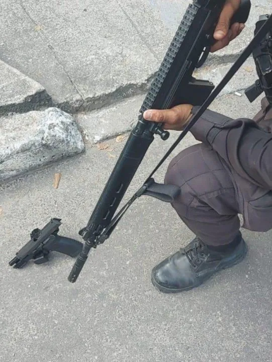 Imagem ilustrativa da imagem Suspeito é encontrado sem vida após confronto com PM em São Gonçalo