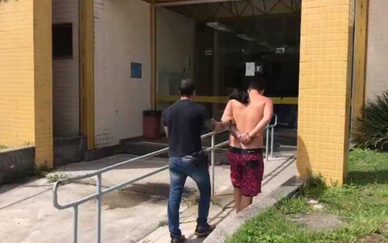 O criminoso foi levado a 132ª DP (Arraial do Cabo). 