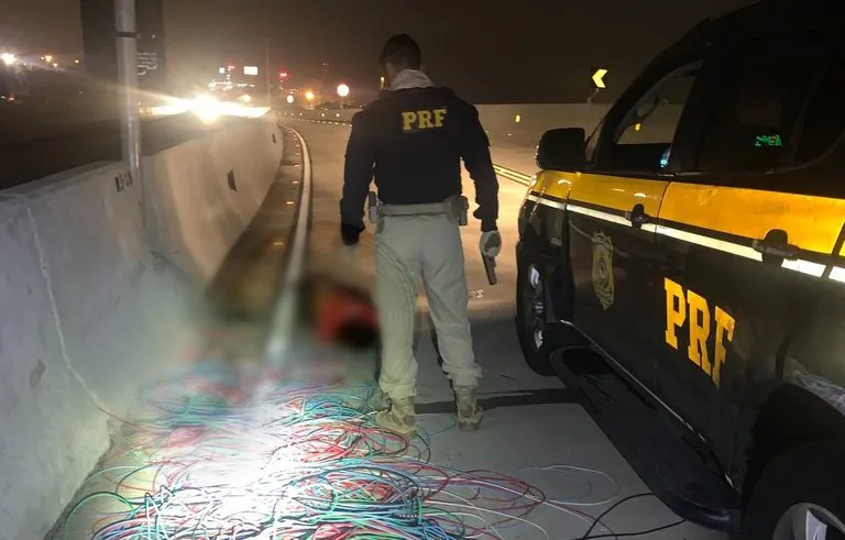 Imagem ilustrativa da imagem PRF prende 7 pessoas por furto de cabo de energia na Ponte Rio-Niterói