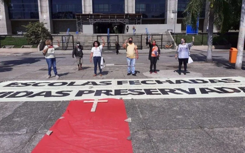 O momento da manifestação foi transmitido através das redes sociais.