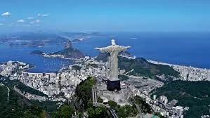 O passeio para o Cristo conta com van oficial saindo de alguns pontos do Rio