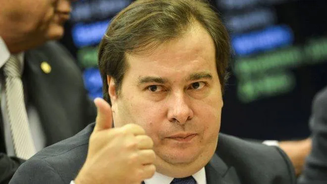 Rodrigo Maia teve uma reunião tensa com outros políticos da Câmara 