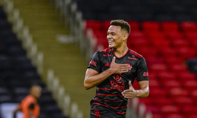 O garoto Rodrigo Muniz foi o nome do jogo na vitória do Flamengo